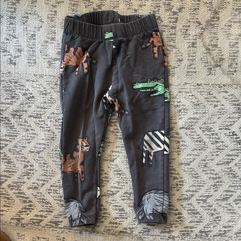 Zara Black Leggings with Sleek Design